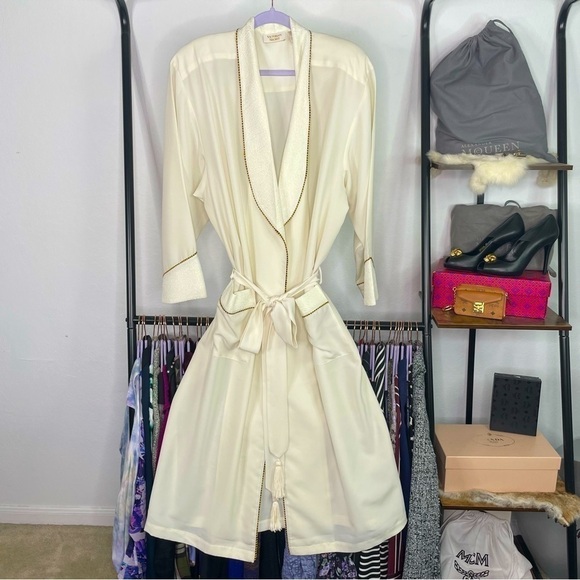𝅺vintage Victoria’s Secret Gold Label Ivory Robe - Picture 1 of 10